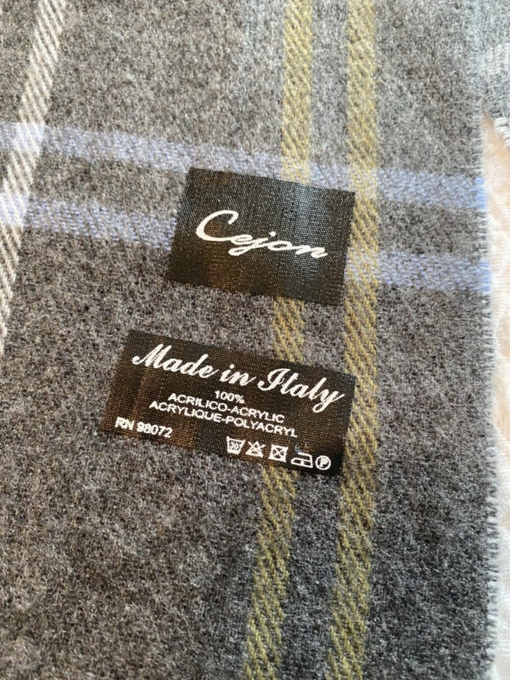 Cejon Scarf - Picture 2 of 2